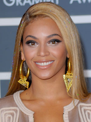 The Stuff in Beyonce's Hair at the Grammys 2010-02-01 12:00:00