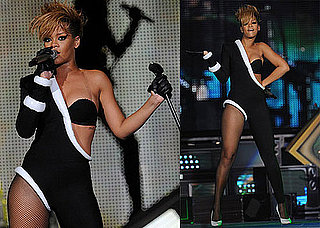Photos of Rihanna and Justin Bieber Playing a Super Bowl Show 2010-02-05 10:00:26