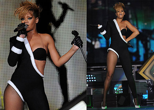 Photos of Rihanna and Justin Bieber Playing a Super Bowl Show 2010-02-05 10:00:26