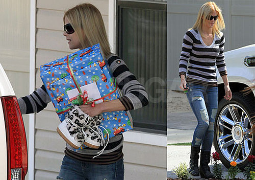 Photos of Elin Nordegren and Sam Woods Leaving Preschool in Florida; New Stories That Tiger Woods Is Returning to Golf