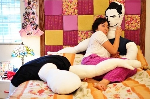Manllow: Edward Cullen Pillow