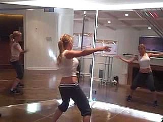 Gwyneth Paltrow Shares Video of Tracy Anderson's Arm Workout That Cured Her Bat Wing Issue