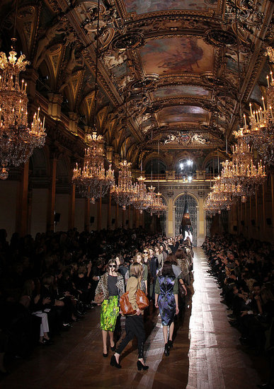 Dries van Noten Sends Fall 2010 Guests Through Airport-Like Security Pre-Show Dries van Noten Sends Fall 2010 Guests Through Airport-Like Security Pre-Show