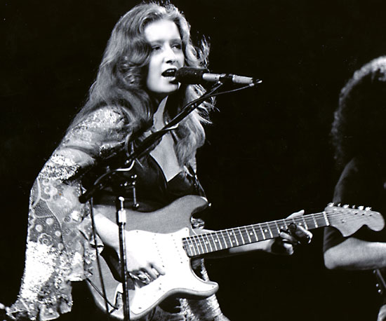 A young Bonnie in concert