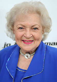 Betty White Confirms She Will Appear on Saturday Night Live