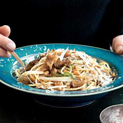Fast and Easy Dinner: Fennel-and-Onion Spaghetti