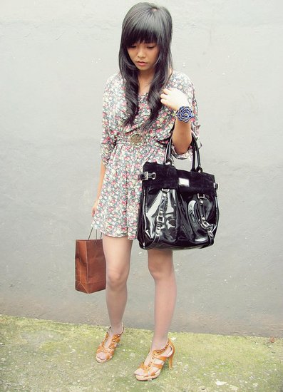 girl love flower