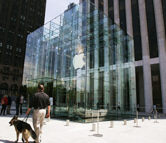 The Apple Store Is New York's Fifth Most-Photographed Landmark