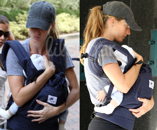 Photos: Gisele Bundchen's Ergo Baby Carrier 2010-03-23 10:30:52