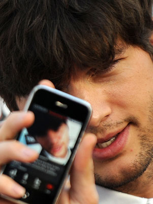 Pictures of Ashton Kutcher and Demi Moore at The Joneses Premiere Pictures of Ashton Kutcher and Demi Moore at The Joneses Premiere