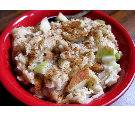 Apple Cinnamon Oatmeal With Almonds