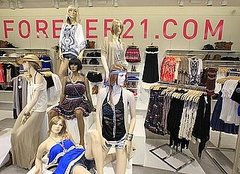 Super-sized Forever 21 opens in Times Square
