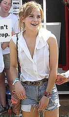 Pictures of Emma Watson at 2010 Glastonbury Festival Pictures of Emma Watson at 2010 Glastonbury Festival