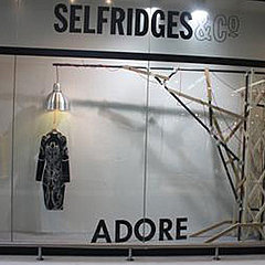 Selfridges Apologies After Controversial Alexander McQueen Window Display at Manchester Store 2010-07-14 02:05:37 Selfridges Apologies After Controversial Alexander McQueen Window Display at Manchester Store 2010-07-14 02:05:37