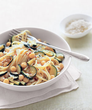 Fast & Easy Recipe for Linguine With Zucchini and Chickpeas