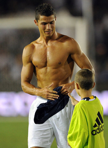 Pictures of Becks and Shirtless Ronaldo Pictures of Becks and Shirtless Ronaldo