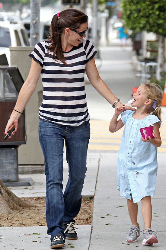 Pictures of Jennifer and Violet Pictures of Jennifer and Violet