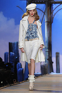 Spring 2011 Paris Fashion Week: Christian Dior 2010-10-01 12:18:08
