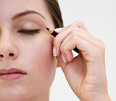 How to Use an Eyeliner Properly How to Use an Eyeliner Properly