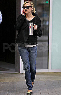 Pictures of Reese Witherspoon Getting Tea in Vancouver