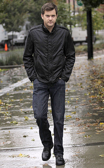 Pictures of Joshua Jackson on Fringe Set