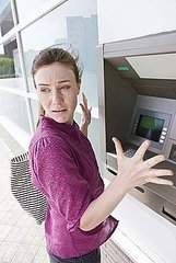 How to Avoid Bank Fees 2010-10-25 13:30:27 How to Avoid Bank Fees 2010-10-25 13:30:27
