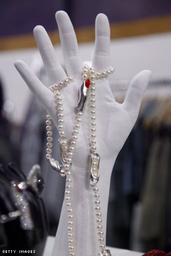 Anyone Know a Fab Way to Display Jewelry?