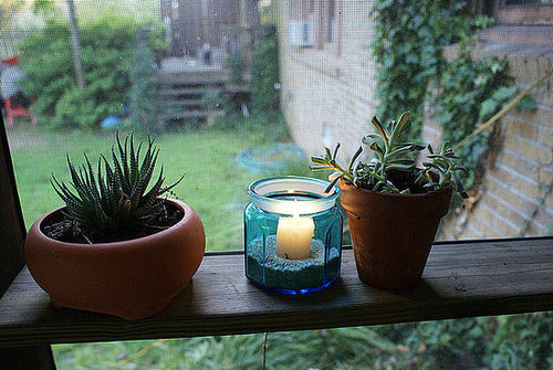Simple decor for a screened porch