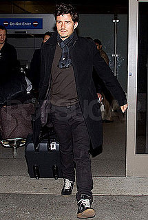 Pictures of Orlando Bloom Landing at LAX 2010-11-15 15:00:00