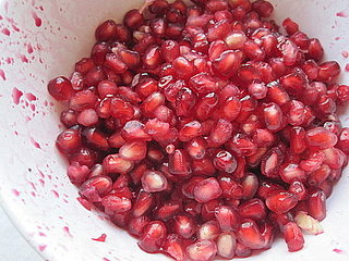How to Seed a Pomegranate Without Water