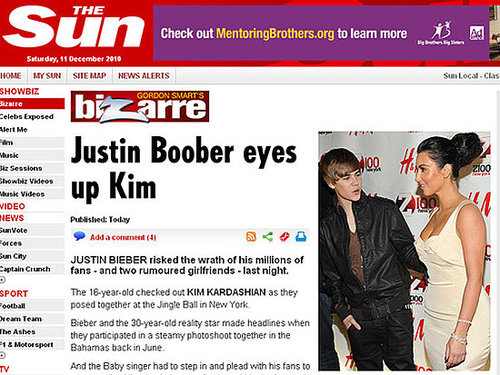 Justin Bieber não resiste ao decote de Kim Kardashian em evento