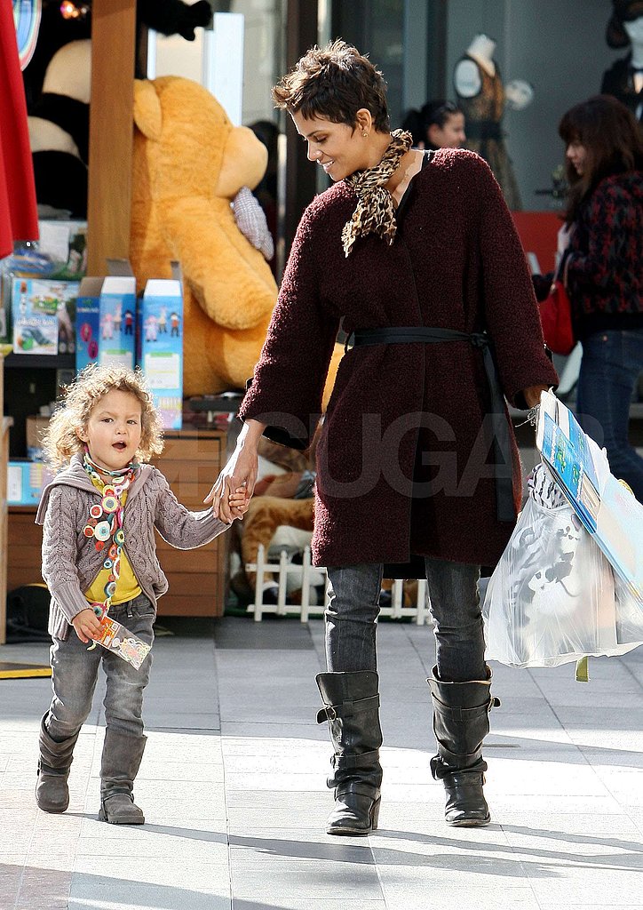 Halle Berry Celebrates Her Golden Globe Nomination Shopping With Nahla Halle Berry Celebrates Her Golden Globe Nomination Shopping With Nahla