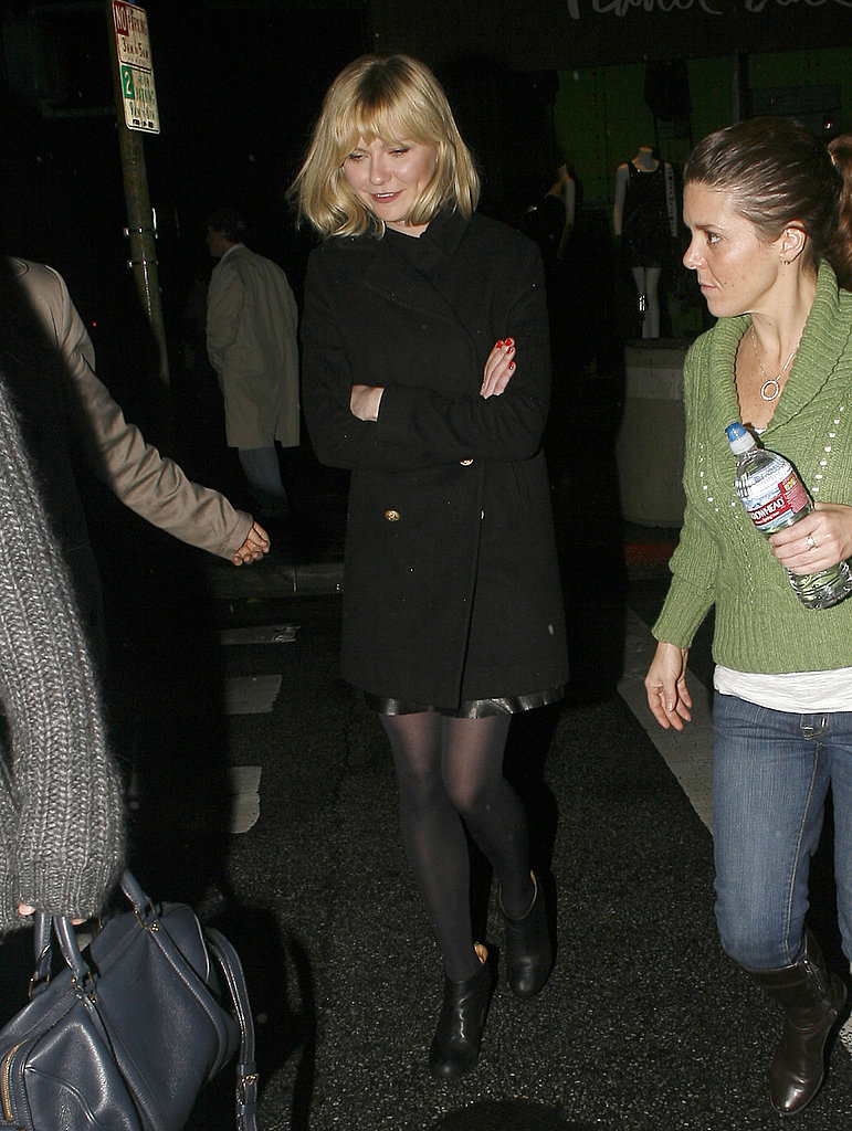 Kirsten Dunst Enjoys a Movie Night Following a Weekend of Holiday Shopping Kirsten Dunst Enjoys a Movie Night Following a Weekend of Holiday Shopping