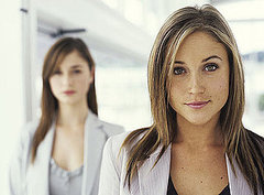 Study Finds That Blondes Make More Than Brunettes