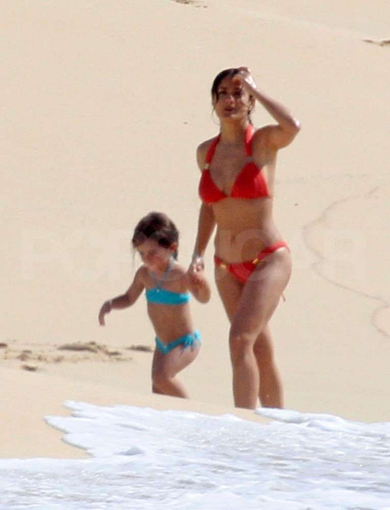 Salma Hayek and Valentina Pinault Wear Their Bikinis to the Beach! Salma Hayek and Valentina Pinault Wear Their Bikinis to the Beach!
