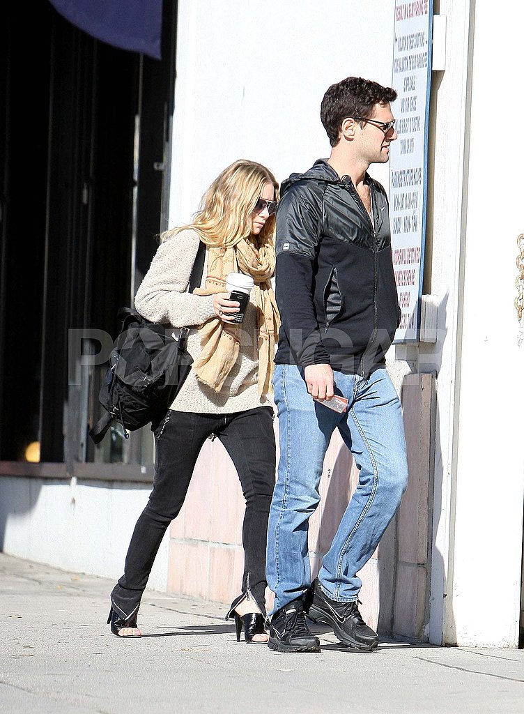 Ashley Olsen and Justin Bartha Spend Their Sunny Days Shopping Ashley Olsen and Justin Bartha Spend Their Sunny Days Shopping
