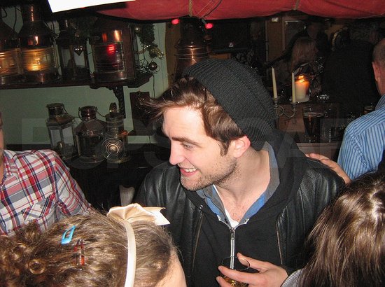 See Robert Pattinson's New Year's Pub Fun on the Isle of Wight! See Robert Pattinson's New Year's Pub Fun on the Isle of Wight!