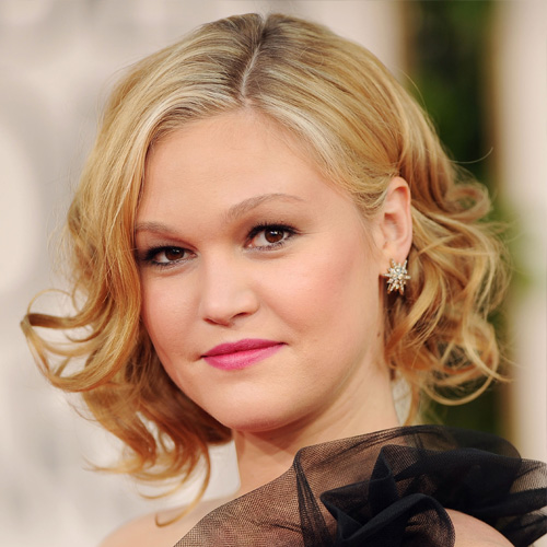 Julia Stiles at 2011 Golden Globes