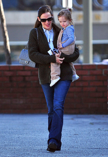 Jennifer Garner Takes Her Adorable Daughters to the Dentist Jennifer Garner Takes Her Adorable Daughters to the Dentist
