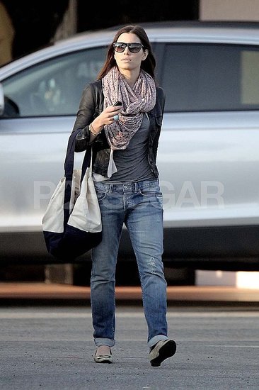 Jessica Biel Steps Out to Shop in Eco-Friendly Style Jessica Biel Steps Out to Shop in Eco-Friendly Style