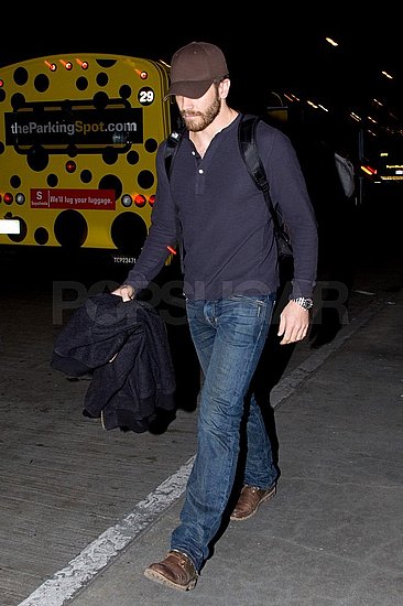 Pictures of Jake Gyllenhaal Arriving at LAX Solo Pictures of Jake Gyllenhaal Arriving at LAX Solo