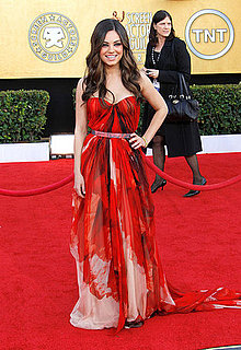 Pictures of Mila Kunis at 2011 SAG Awards Wearing Alexander McQueen 2011-01-30 16:49:44
