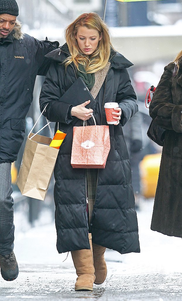 Blake Lively Brings Her Geeky Gadget and Expensive Style to the Gossip Girl Set Blake Lively Brings Her Geeky Gadget and Expensive Style to the Gossip Girl Set