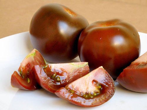 What Are Kumato, or Brown, Tomatoes?