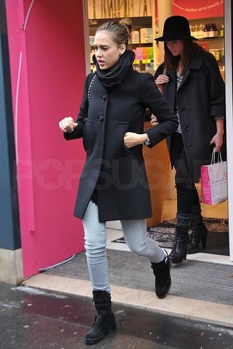 Jessica Alba Pushes Through Jet Lag and Finds Her Second Wind to Shop Jessica Alba Pushes Through Jet Lag and Finds Her Second Wind to Shop