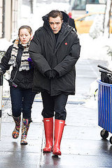 Pictures of Gossip Girl Cast in the New York Snow Pictures of Gossip Girl Cast in the New York Snow