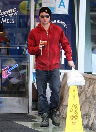 Ryan Phillippe Dines Solo Following a Loved Up Date With Amanda Ryan Phillippe Dines Solo Following a Loved Up Date With Amanda