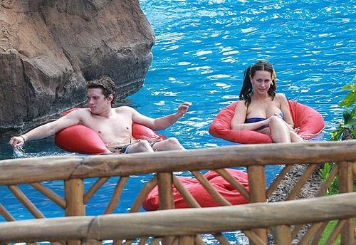 Jennifer Love Hewitt Wraps Up 2010 With Her Bikini and Her Boyfriend in Hawaii Jennifer Love Hewitt Wraps Up 2010 With Her Bikini and Her Boyfriend in Hawaii