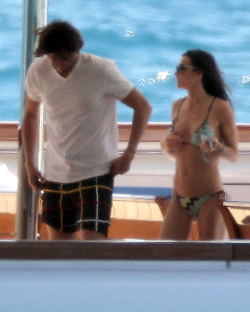 Demi Moore Keeps Her Bikini Strings Attached While NYE Yachting With Ashton Demi Moore Keeps Her Bikini Strings Attached While NYE Yachting With Ashton