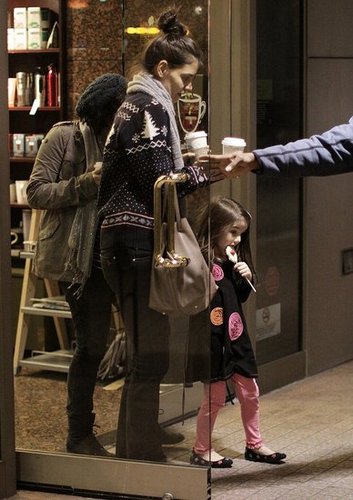 Pictures of Katie Holmes, Suri Cruise, and Isabella Cruise Getting Ice Cream in Vancouver